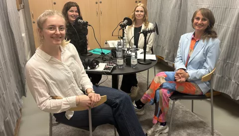 Deltagere i podcaststudiet