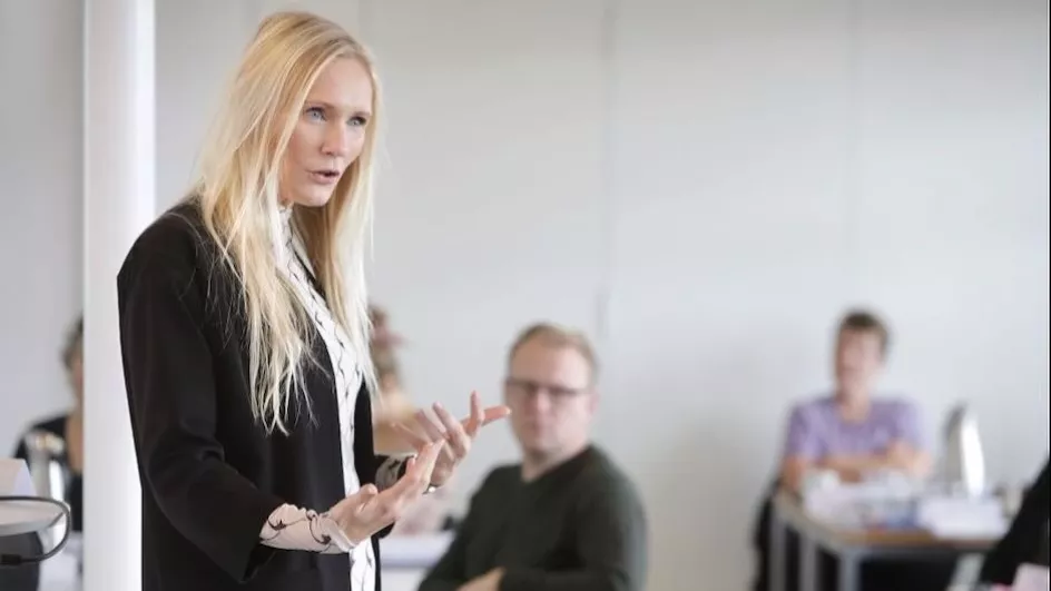 Malene Friis Andersen underviser i psykisk arbejdsmiljø